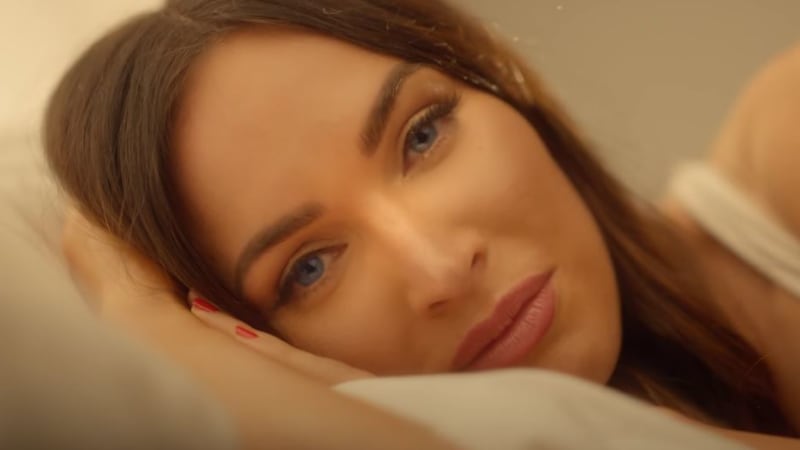 VIDEO: Sexy Megan Fox už se novou láskou netají. Jejím novým milencem je tenhle slavný rapper!