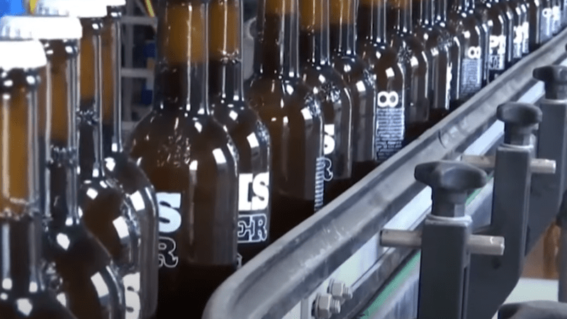 VIDEO: Pivovar vyrábí pivo z recyklované moči! Proč se ho není třeba bát?