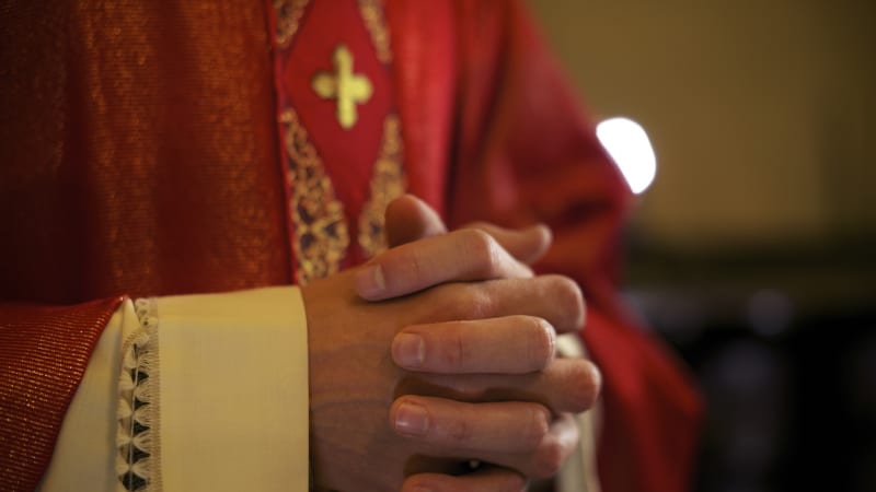 Další drsná rána pro katolickou církev. Nové dokumenty odhalily tisíce pedofilů!