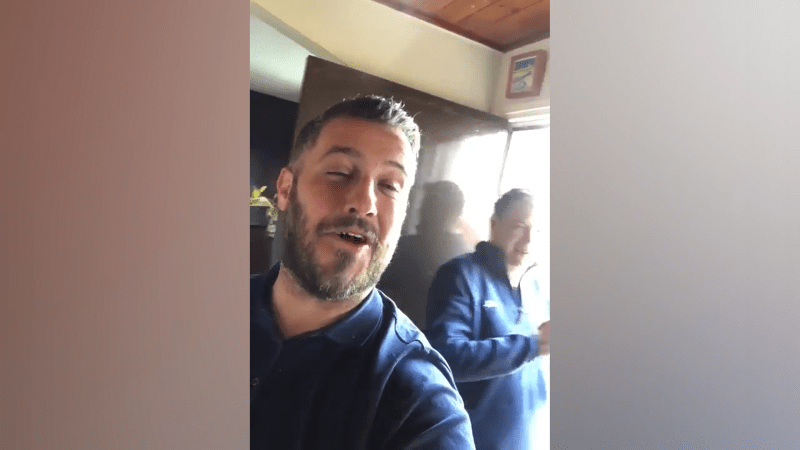 VIDEO: Týpek se po party probudil v cizím domě a šel si uvařit těstoviny. Reakce jeho majitelů vás totálně odrovná