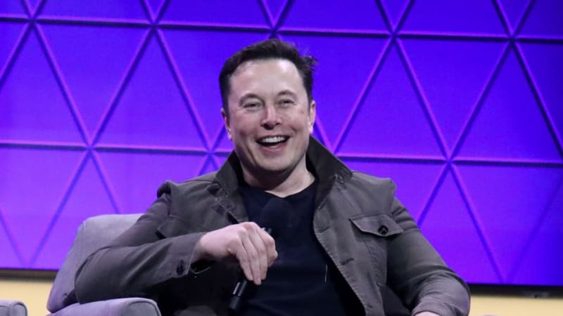 Miliardář Elon Musk se chtěl hádat s herní stránkou. Dostal brutální stěr