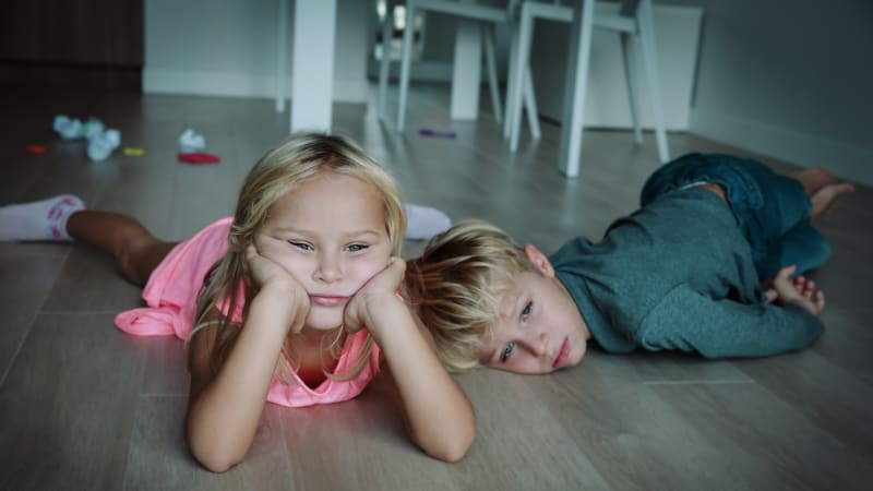 ODHALENO: 8 typů divného chování u dětí a vysvětlení, co to znamená. Dělá něco z toho váš potomek?