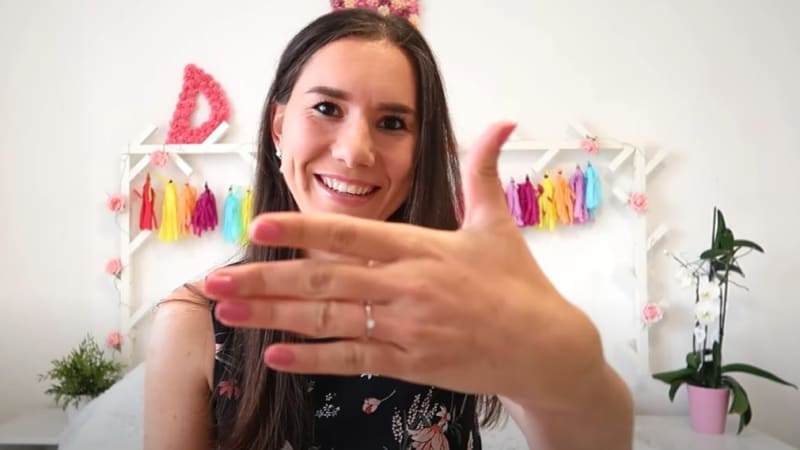 VIDEO: Známou youtuberku požádal její partner o ruku! Uhádnete, kdo se bude vdávat?