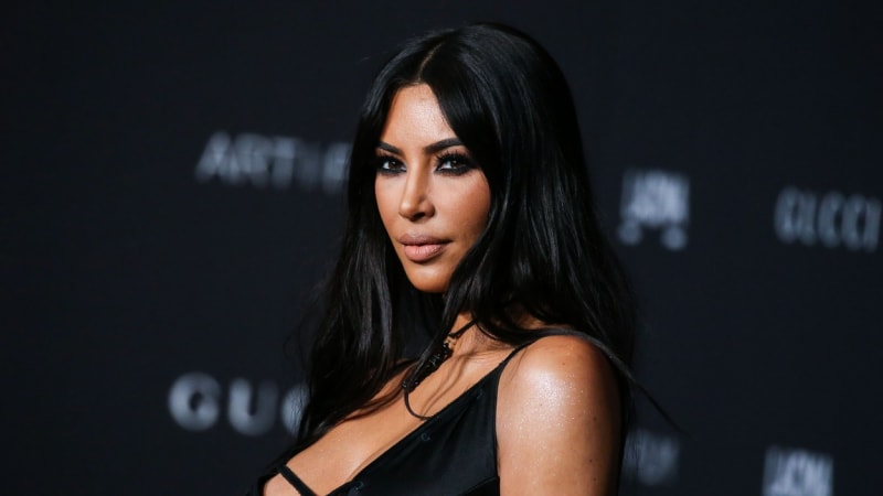 Kim Kardashian vyhrožuje tvůrcům dětské videohry! Objevila se v ní totiž reklama na její sexuální nahrávku