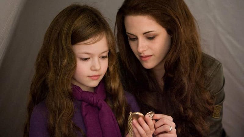GALERIE: Víte, jak vypadá malá Renesmee ze Stmívání? Dcera Belly a Edwarda už je víc sexy než její maminka!