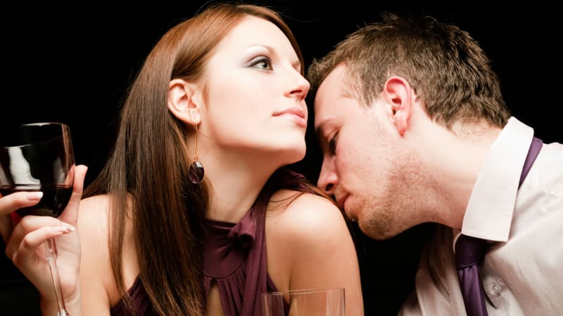ODHALENO: Podle těchto 4 znaků poznáte, že randíte s emocionálně nedostupnou ženou. Proč se tak chová?!