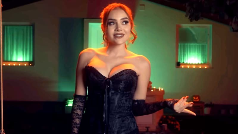 VIDEO: Tiktokerka Kristal Shine vydala svůj první sexy song. Rozdělila tím fanoušky na dva tábory
