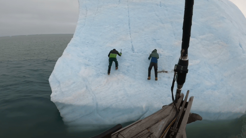 VIDEO: Týpci lezli na ledovec, který je následně málem zabil! Takové záběry jste ještě neviděli