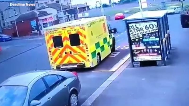 VIDEO: Týpek se pokusil ukrást sanitku, zatímco v ní pomáhali pacientovi! Tyhle záběry vás naštvou