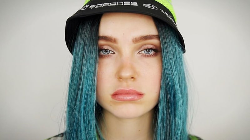 VIDEO: Sexy youtuberka Moma se proměnila v Billie Eilish! Poznali byste ji pod tunou make-upu?
