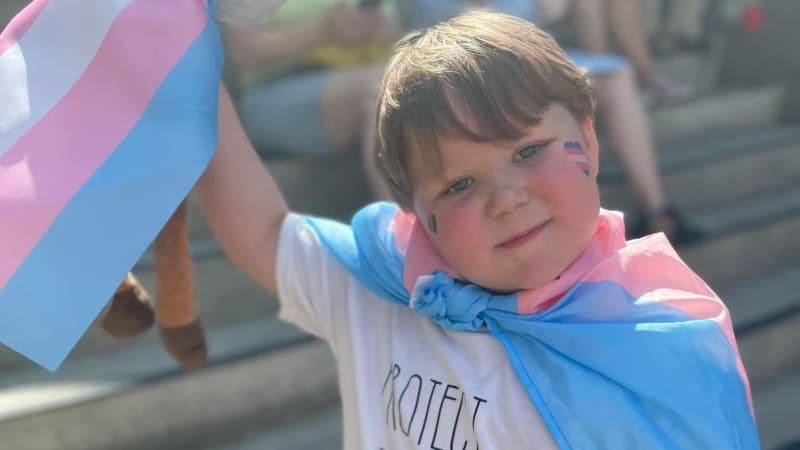 VIDEO: 4leté transgender dítě odhalilo nové pohlaví na vlastní párty! Co na to rodiče?