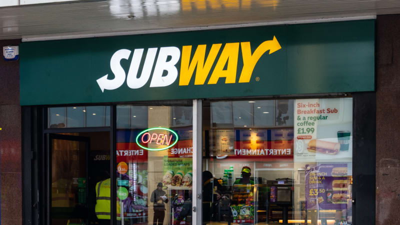 Muž zabil zaměstnankyni Subway kvůli sendviči. Dala mu do něj moc majonézy