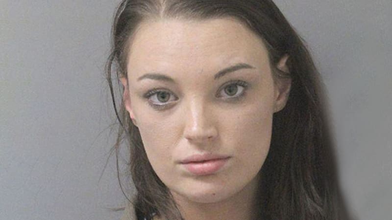 FOTO: Policie našla drogy uvnitř vaginy podezřelé! Ta se bránila, že nejsou její. Je to možné?