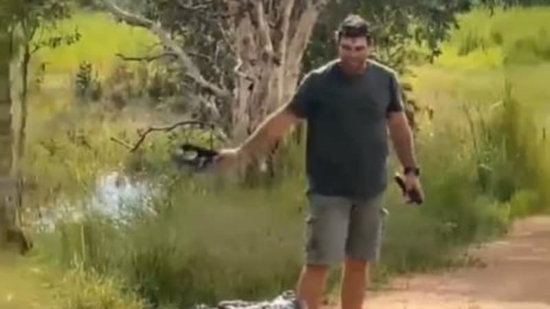 VIDEO: Muž na TikToku sdílel děsivý moment, kdy odháněl masivního krokodýla! Co se mu stalo?