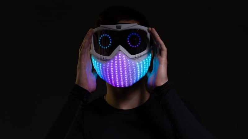 GALERIE: Roušky budoucnosti? Firma prodává masky, které ukazují emoce pomocí LED displeje. Kolik stojí?