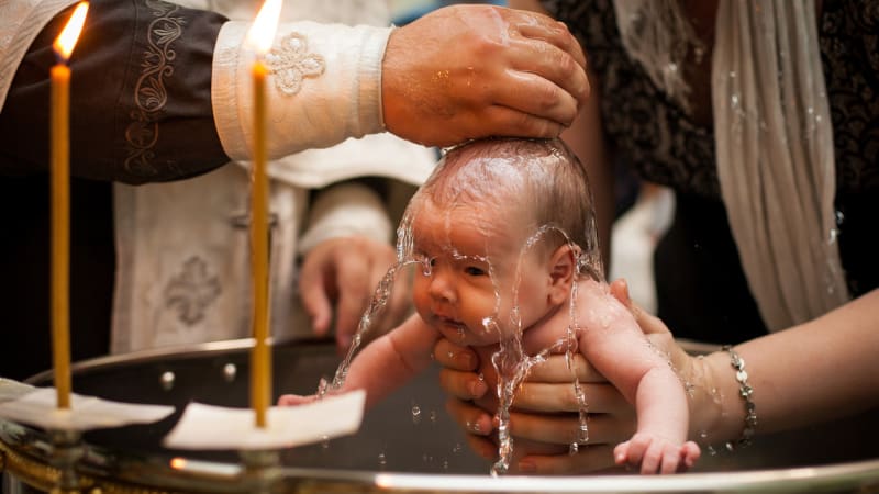 Kněz se omluvil za tisíce špatně pokřtěných dětí! Co proboha pokazil?