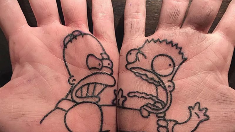 GALERIE: 17 nejpovedenějších tetování na dlaních, která vypadají naprosto božsky. Tyhle kérky budete chtít taky