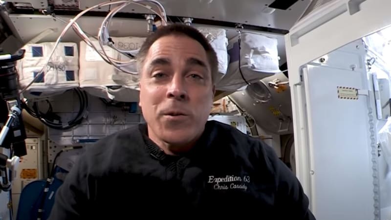 VIDEO: Astronaut konečně vysvětluje odpověď na desítky let starou otázku. Jak se chodí na velkou ve vesmíru?