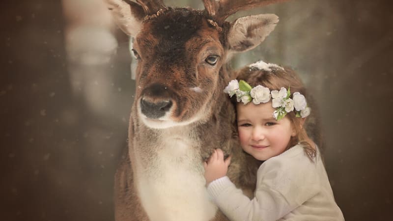 GALERIE: Umělkyně vytváří úžasné snímky dětí s divokými zvířaty. Co všechno dokáže Photoshop?