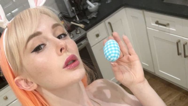 FOTO: Sexy streamerka dostala ban na Twitchi poté, co se objevila před kamerou v tomhle kostýmku. Co ukázala?