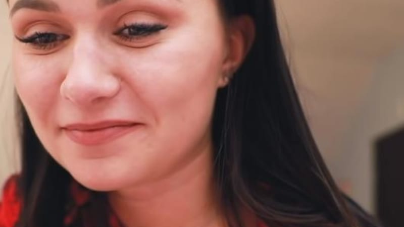 VIDEO: Gogova holka předstírala, že si nechala vytetovat jeho jméno na prsa. Jak na hloupost youtuber reagoval?