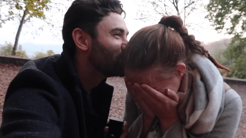 VIDEO: Slavná youtuberka se zasnoubila! Přítel ji požádal o ruku v dojemném videu
