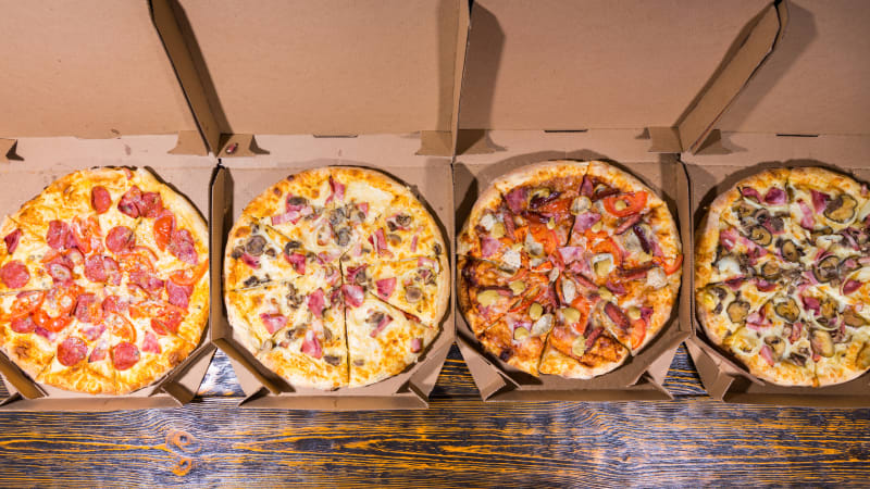 Muž dostává už 9 let každý den pizzu, i když si ji neobjednává! Kdo mu jídlo pořád posílá?