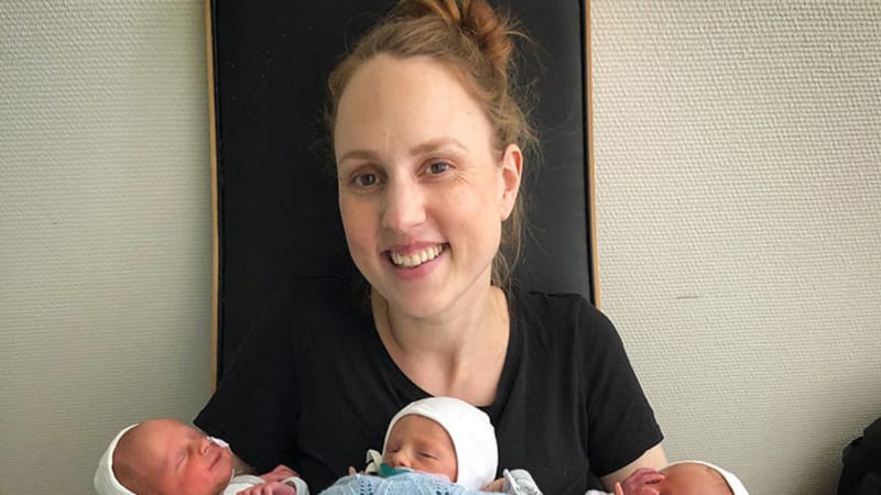 GALERIE: Maminka trojčat se pochlubila obřím břichem a vytahanou kůží po porodu! Její fotky rozdělují internet