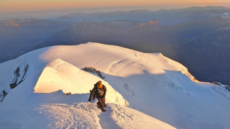 Křehká horolezkyně pořídila neuvěřitelné snímky nejnebezpečnějších hor