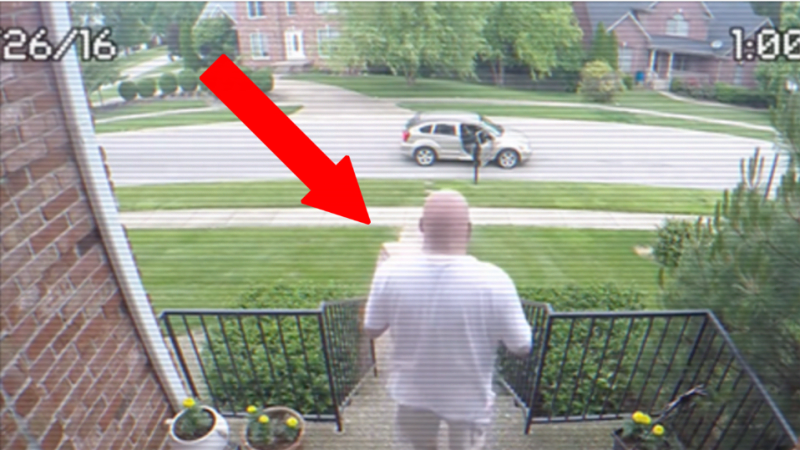 VIDEO: Týpek zjistil, že mu někdo krade od dveří zásilky. Pro zloděje si přichystal tuhle brutální pomstu