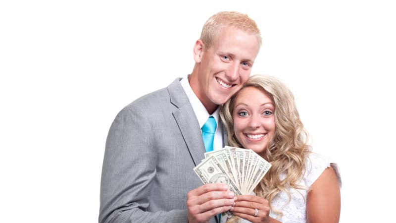 Snoubenci zjistili, že vyhráli na svůj svatební den velkou sázku! Kolik peněz vyhráli?