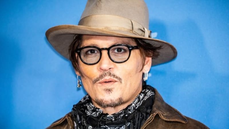 Johnny Depp vysvětlil známé herečce, co znamená slovo gay. Vážně tohle prohlásil?