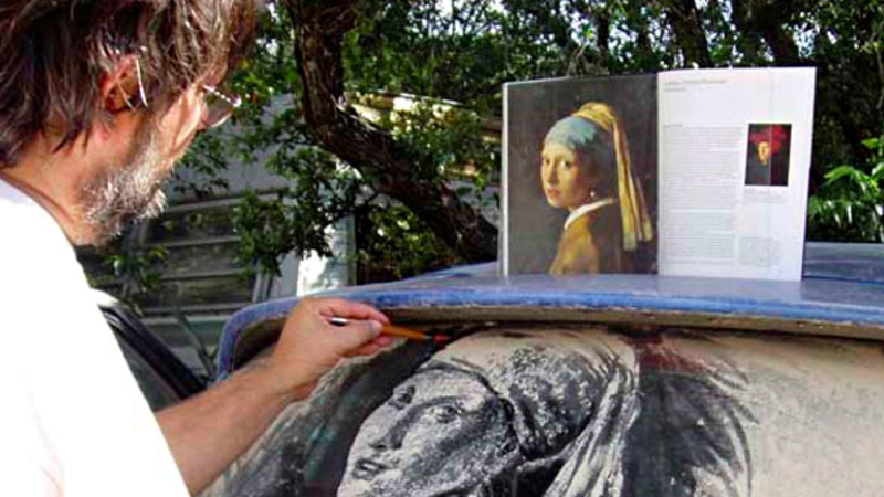 GALERIE: Umělec maluje na špinavá auta krásné obrazy. Který se vám líbí nejvíc?