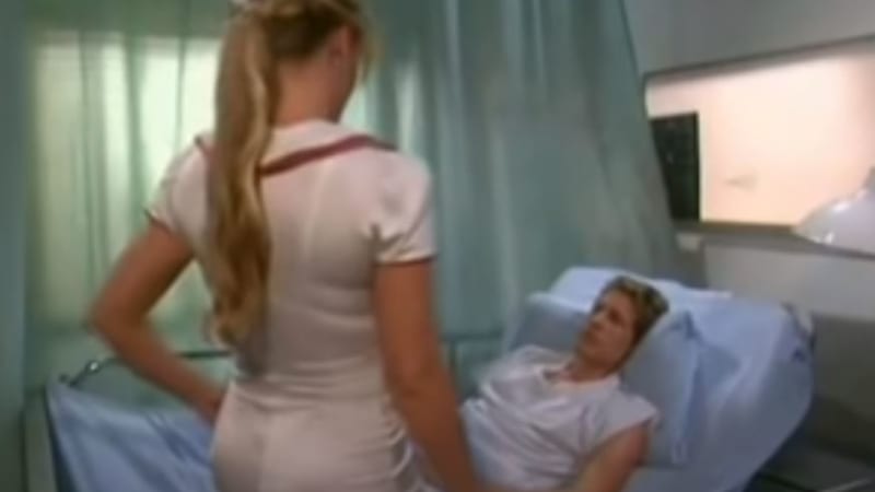 VIDEO: Tohle porno si zaslouží Oscara! Má dvě nejpitomější sexy zdravotní sestřičky, jaké jste kdy viděli