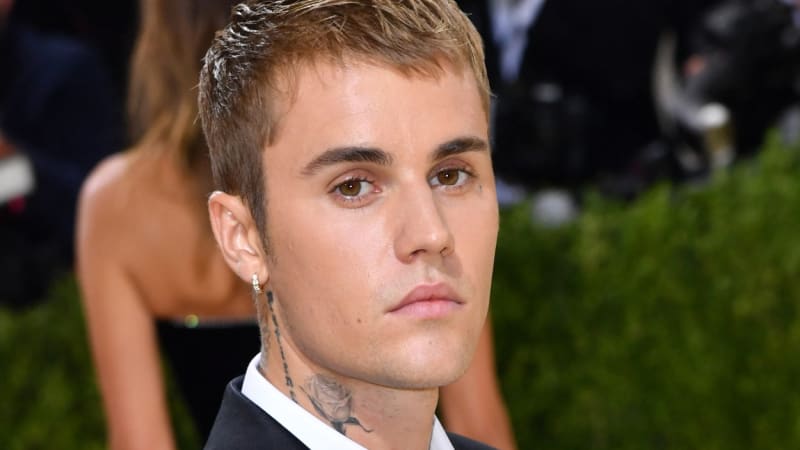 VIDEO: Děsivá proměna Justina Biebera! Kvůli vážné nemoci má ochrnutou polovinu obličeje