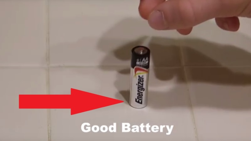 VIDEO: Tímhle jednoduchým způsobem poznáte, jestli je vaše baterie vybitá!