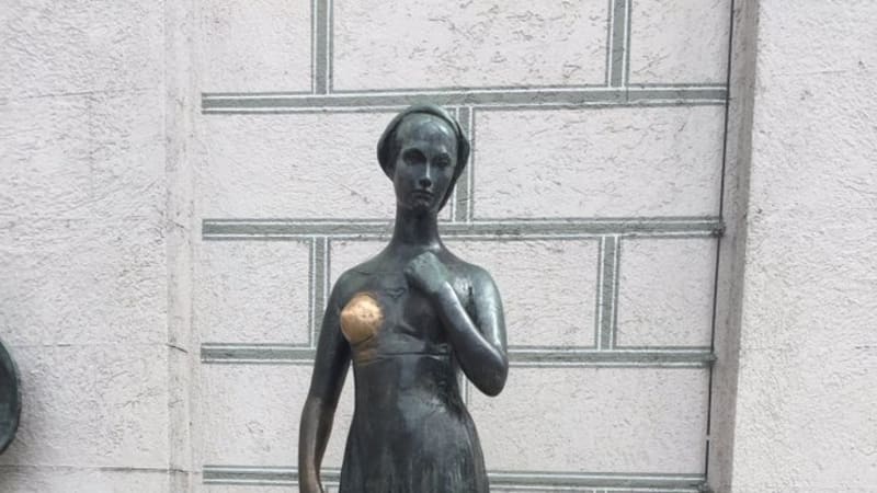 FOTO: V Německu volají po genderové rovnosti kvůli soše ženy s odhaleným ňadrem! Co lidé chtějí postavit vedle ní?