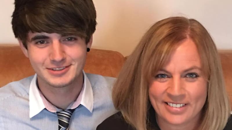 FOTO: Matka si myslela, že syn kouří crack! Když zjistila, co se opravdu děje, popadl ji…