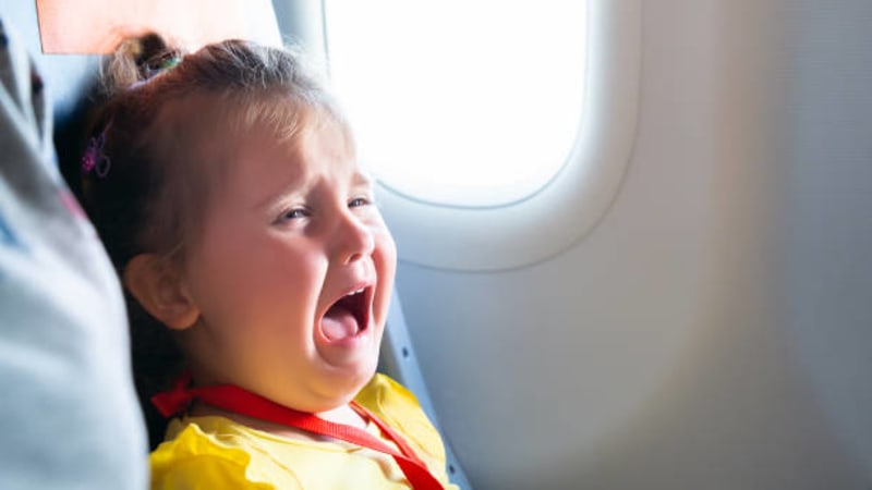 Štvou vás řvoucí děti v letadle? Aerolinka vymyslela, jak se jim můžete elegantně vyhnout