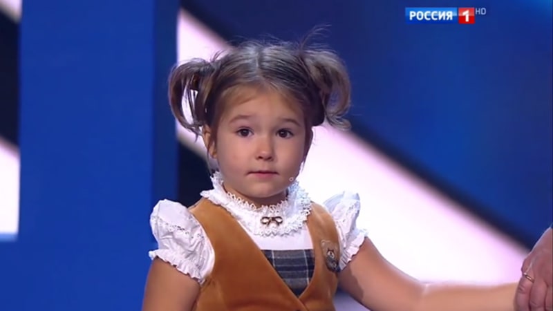 VIDEO: Neuvěřitelné! Dívka ve čtyřech letech mluví sedmi jazyky! Jak je to možné?
