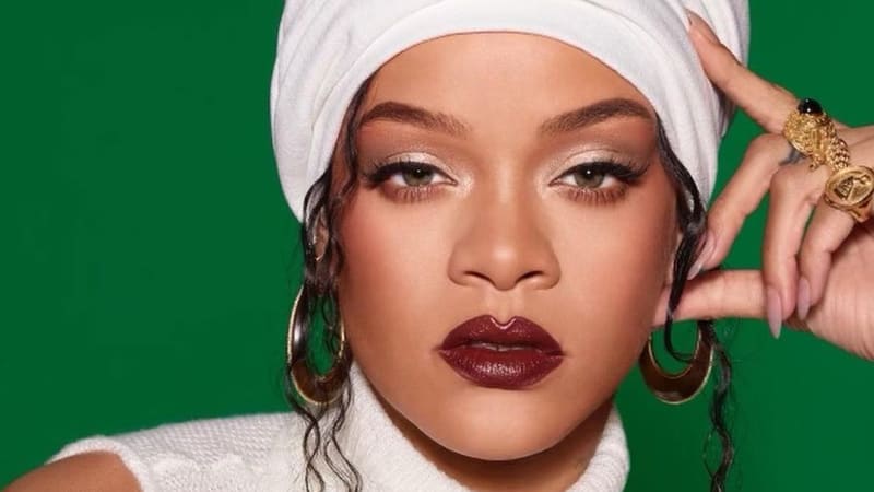 Rihanna je terčem kritiky kvůli spolupráci s Johnnym Deppem. Co fanouškům vadí?