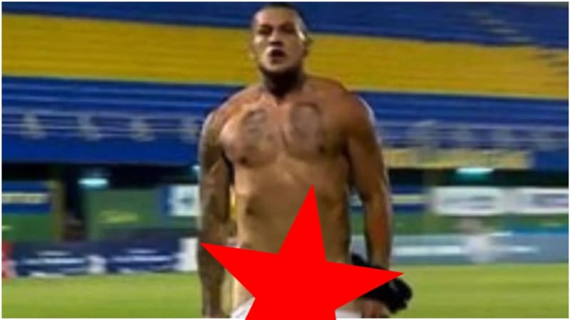 VIDEO: Fotbalistu čeká přísný trest za nevhodnou oslavu gólu. Ukázal divákům svůj penis