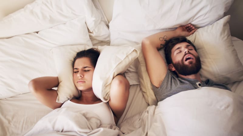 ODHALENO: 5 důvodů, proč byste měli spát s partnerem odděleně. Jak vám to může pomoct?