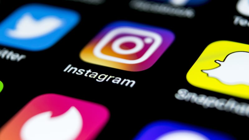 Konec pedofilů na Instagramu? Sociální síť začala banovat dospělé, kteří píšou zprávy dětem