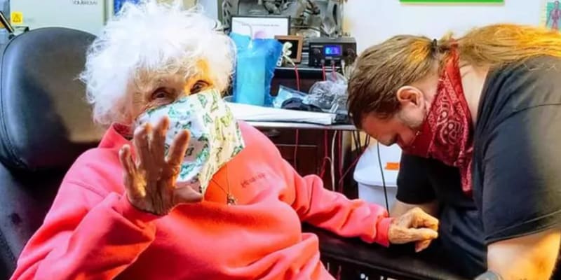 Žena si nechal udělat kérku ve 103 letech 2