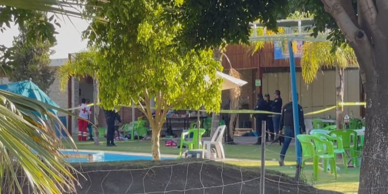 Sedm obětí si vyžádala střelba ve venkovním akvaparku v mexickém městě Cortazar ve státě Guanajuato. 