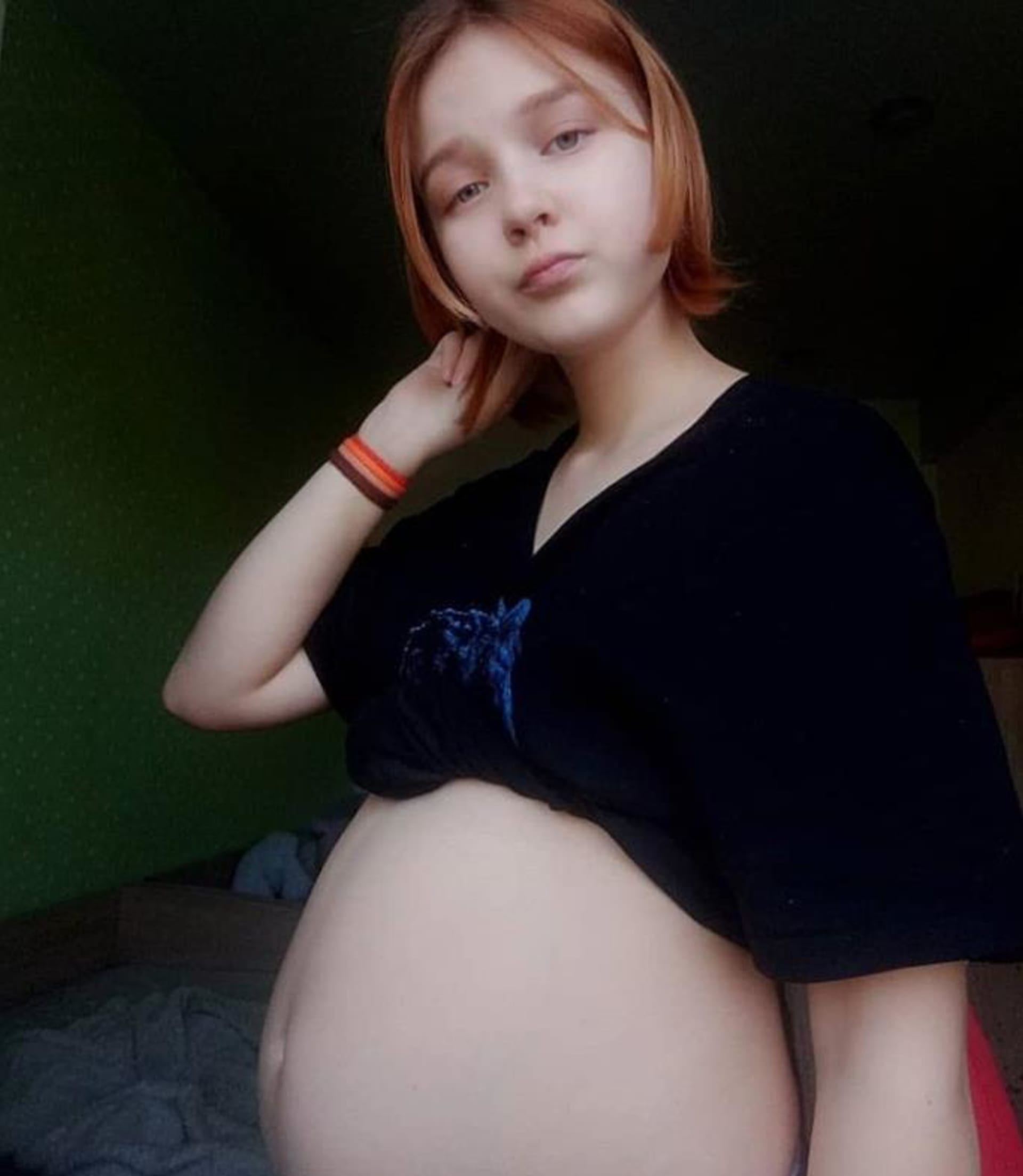 Těhotná 14letá influencerka 8