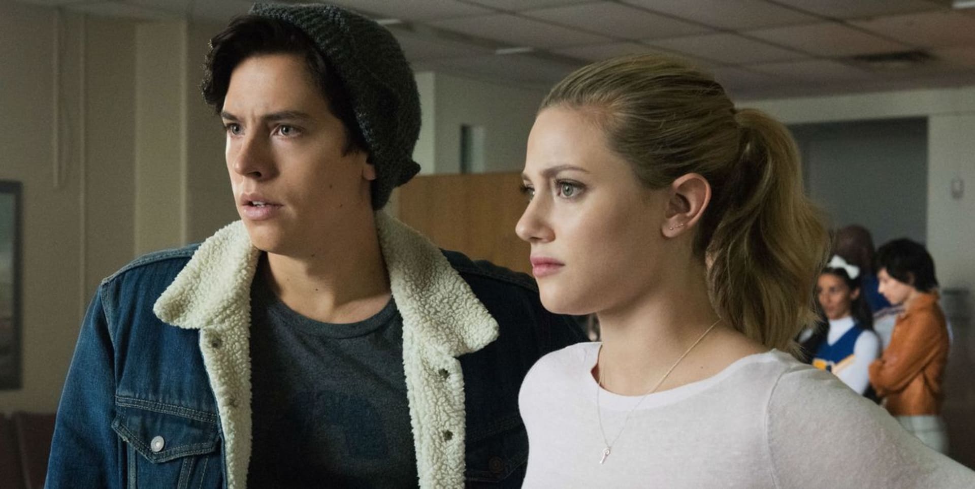 Lili Reinhart a Cole Sprouse (Riverdale)