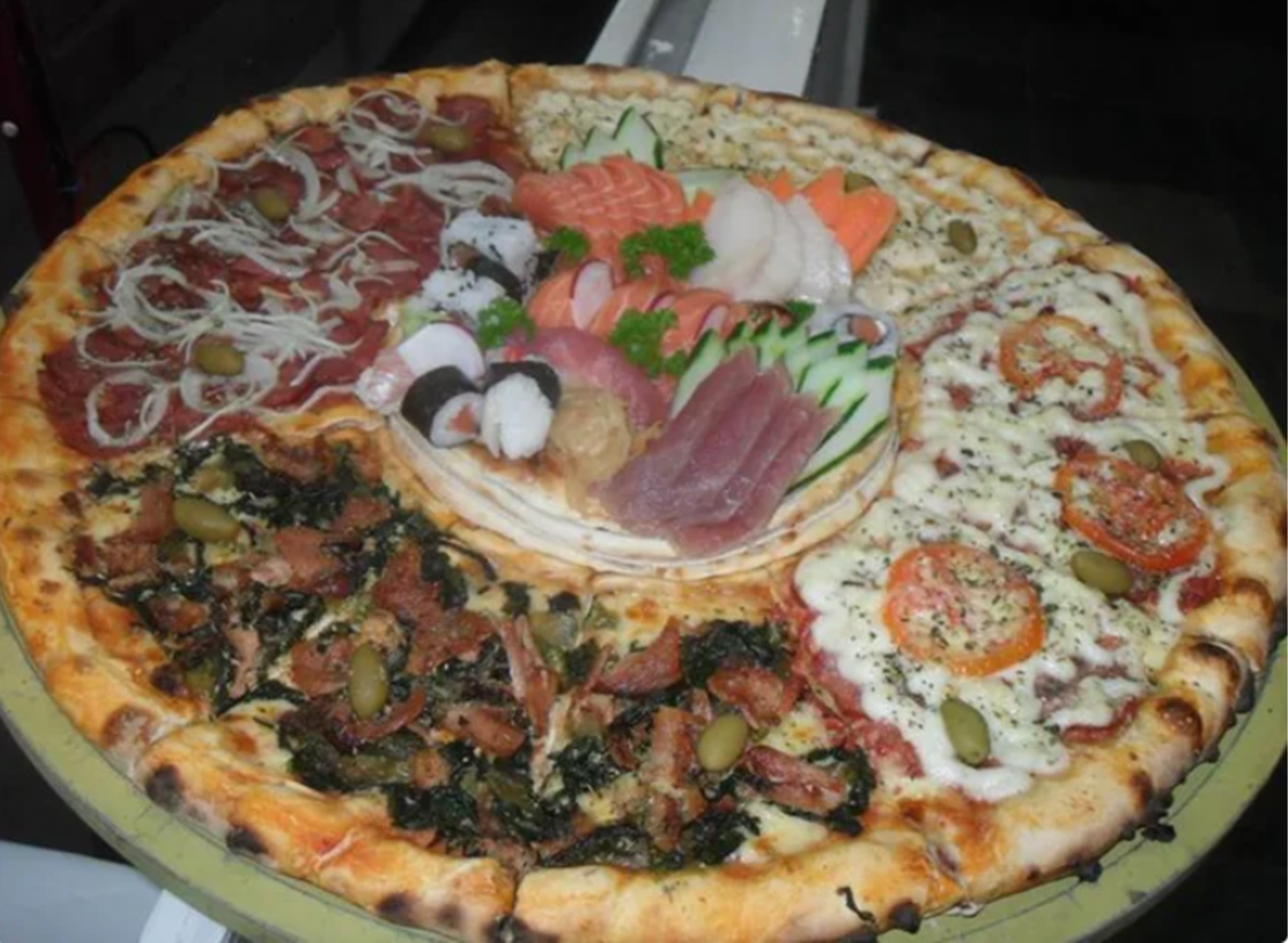 Tohle jsou nejzvrhlejší kombinace na pizze