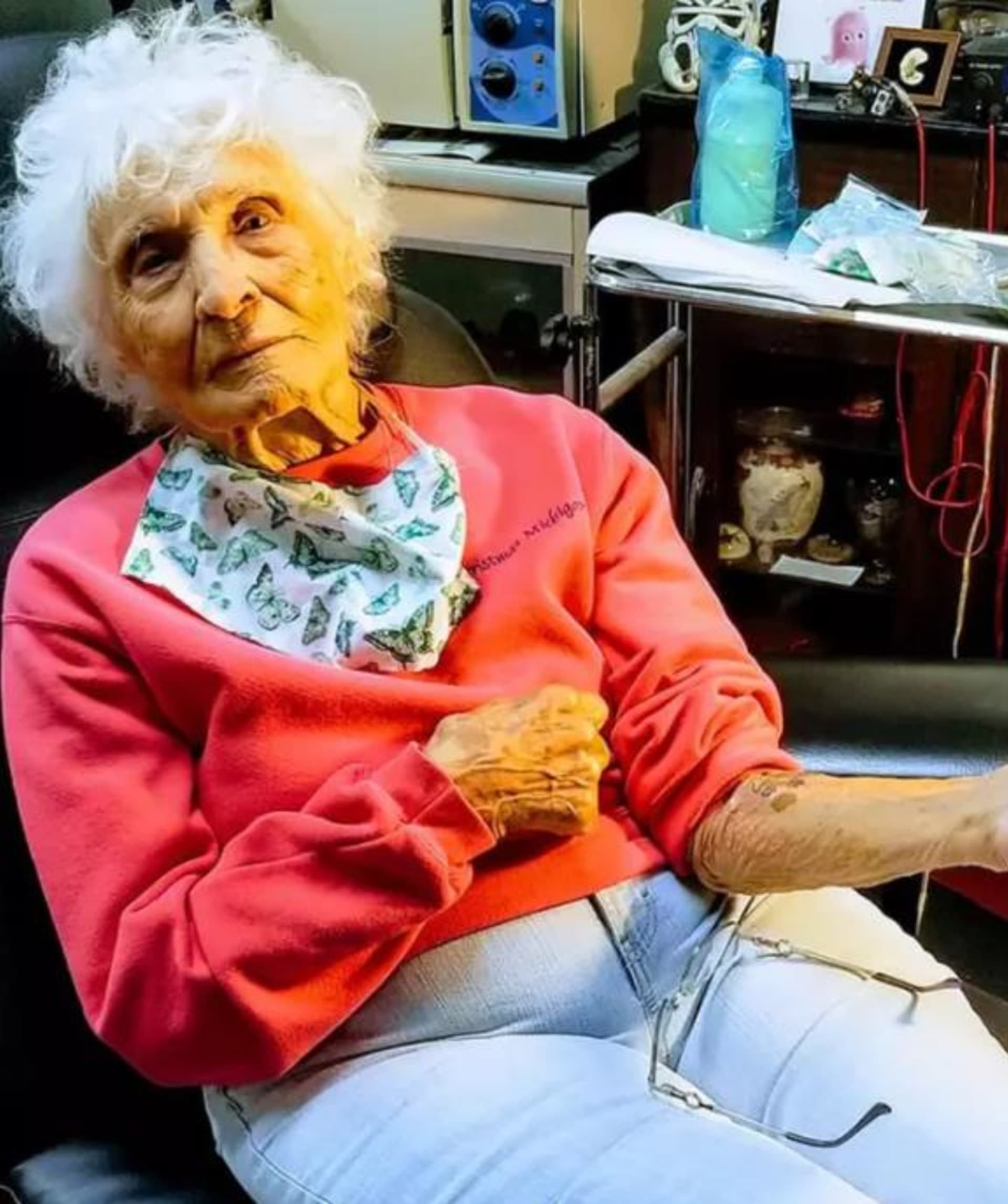 Žena si nechal udělat kérku ve 103 letech 3